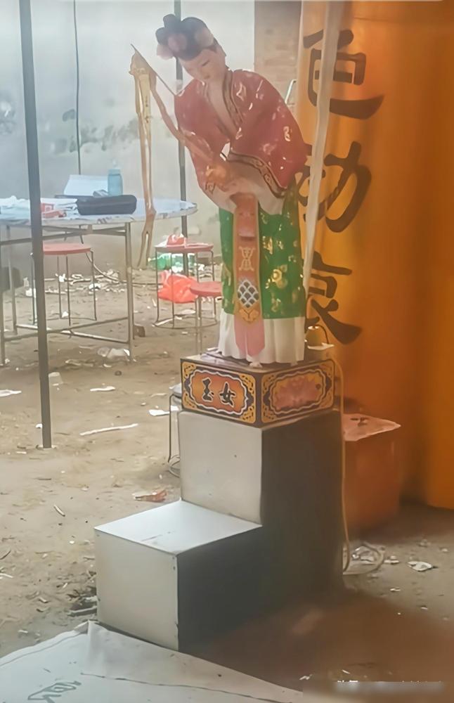 在咱们滑县农村办一场白事，各项开销粗略算下来：1、香烟：80条（平价烟），约
