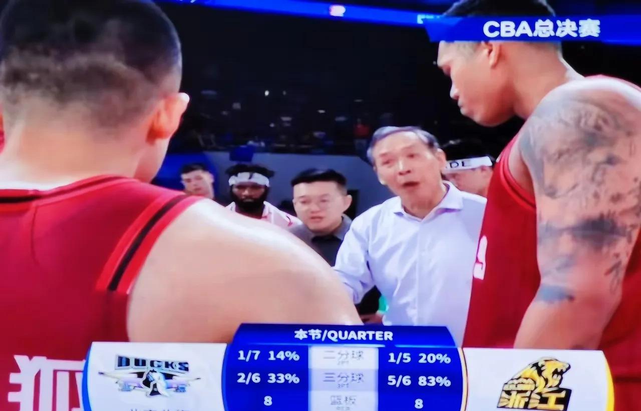 这体育精神没谁了！！！北京队昨晚这场输球，却把“体面”二字狠狠拿捏了！大比分落