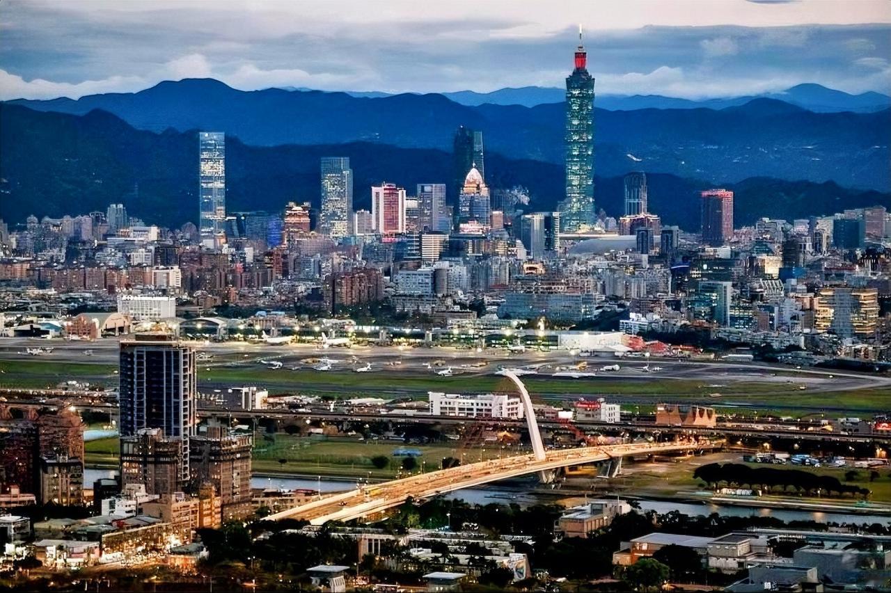 台湾为什么睡不着？不是因为一句重话，而是因为"拖"字诀快失灵了！8月17日那天