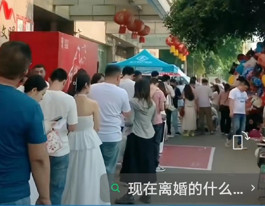初八上班第1天，离婚的又大排长龙，会不会是网络让人变得浮躁了，都认为别人家的好，
