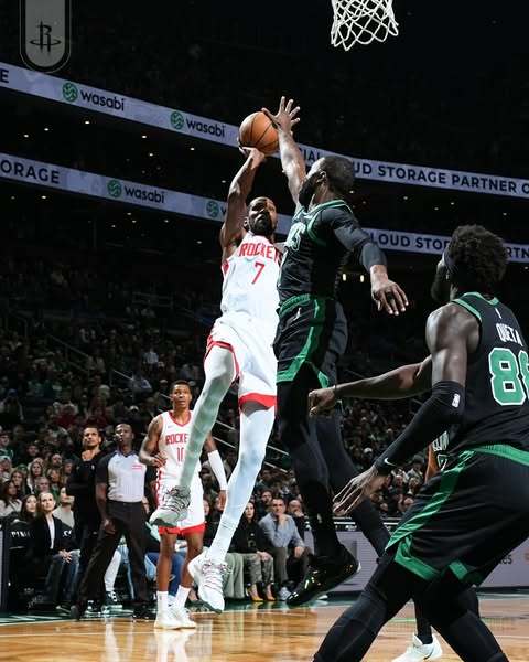 杜兰特回想着2019年那次跟腱断裂，他承认自己现在确实改变了打法：