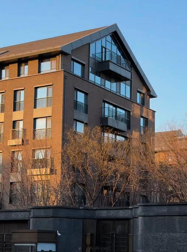 北京之前单价最高的楼盘：万柳书院266平，最新5100万成交，单价19.1万。这