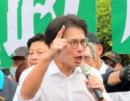 卓荣泰拒绝落实立院决议后，黄国昌忍无可忍，直接前往行院发声痛斥！8月20日，黄
