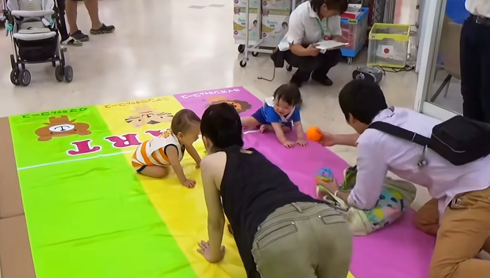 难怪现在孩子的爸爸都喜欢去幼儿园接小孩