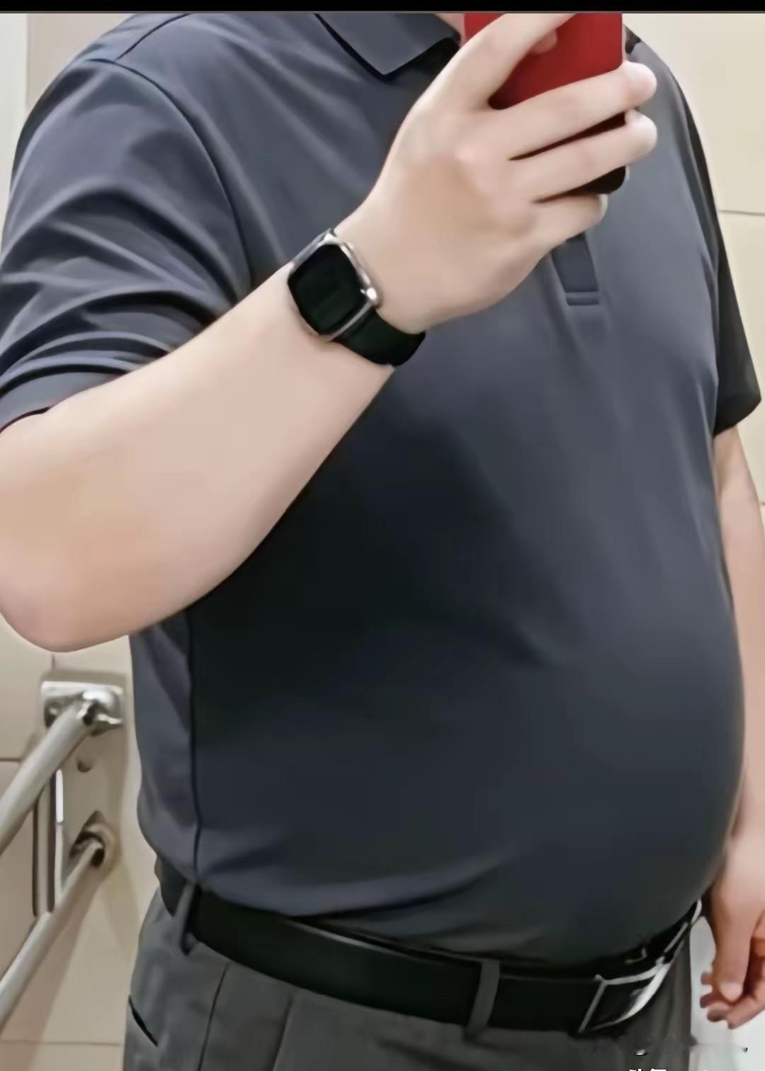 我看看有多少中年男人，是这种体型的。