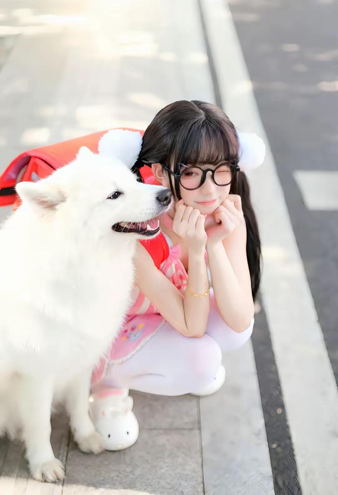 元气少女与雪白萌宠的甜蜜时光🌟🐾白丝