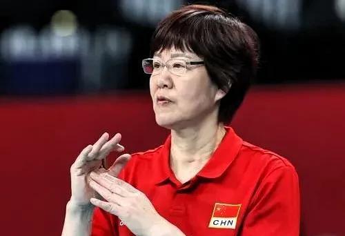 赵勇教练晚上打日本女排，还是应该坚定不移地坚持郎指导时期，每每战胜日本队的法宝：