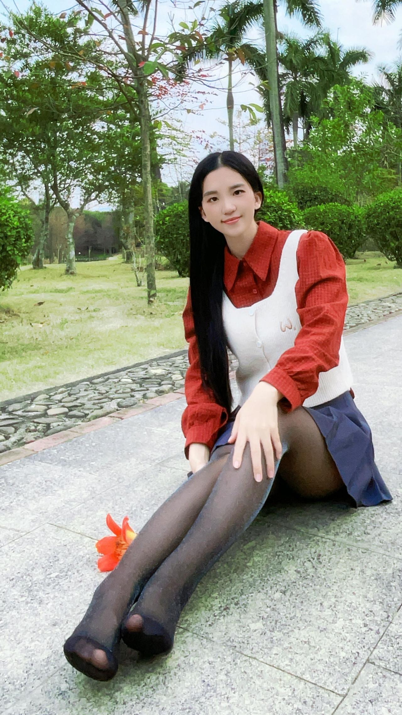 怎么看？闪光袜珠光袜美女黑丝