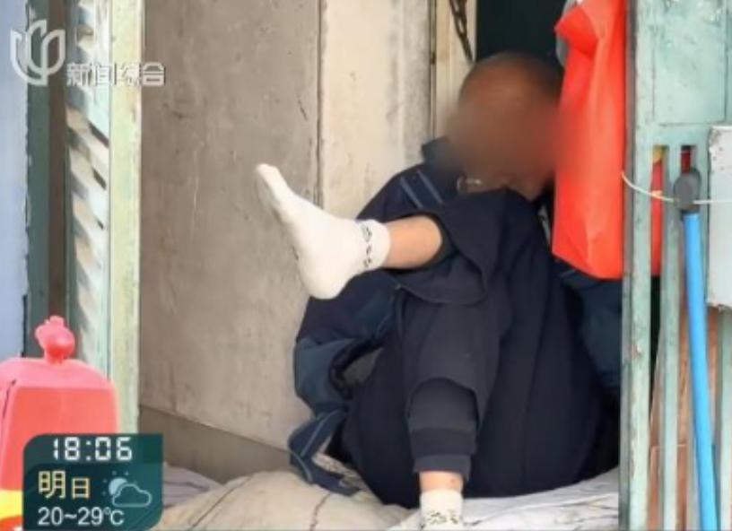 “坏人变老了！”2025年5月13日，一86岁老人在儿子去世的六年里，坚持住在孙