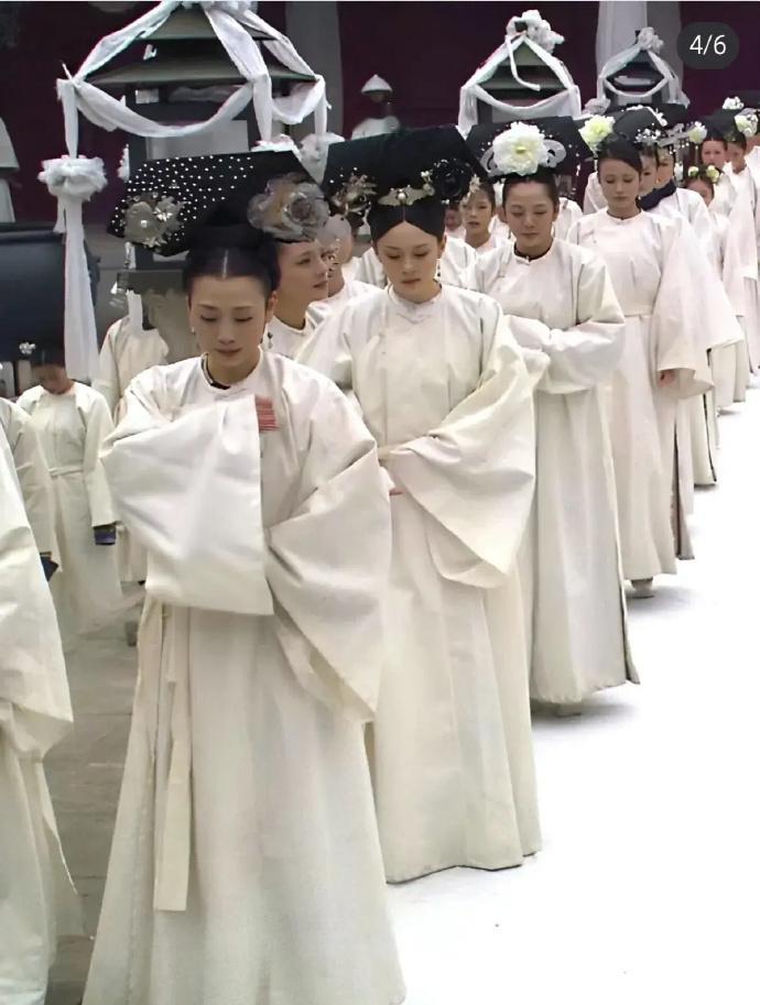 《甄嬛传》娘娘们的丧服，尤其敬妃，怎么看上去更俏了！！