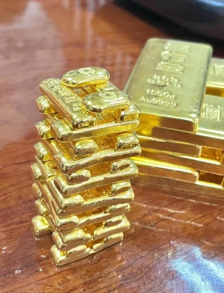 金价跌到位了吗黄金太不对劲了，虽然已经跌到8开头，但是各大金店的金价依然是126