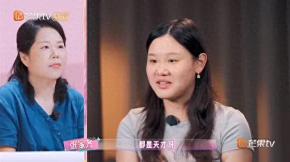 一句刺痛全网的“我不是你养大的，我是队里养大的”，一条女儿从未见过的金项链，三张