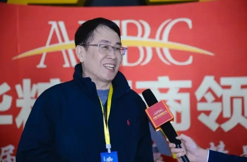 哇哈哈这出闹剧，如今总算是瞧出了些端倪。两位女主角均未发声。宗馥莉至今未