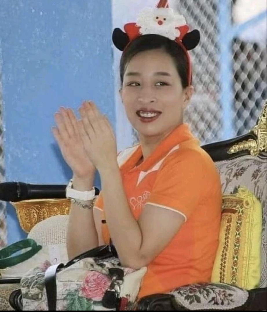 生来高贵的帕查拉公主很励志。她可盐可甜，能文能武，形象百变，才艺俱全。老天开