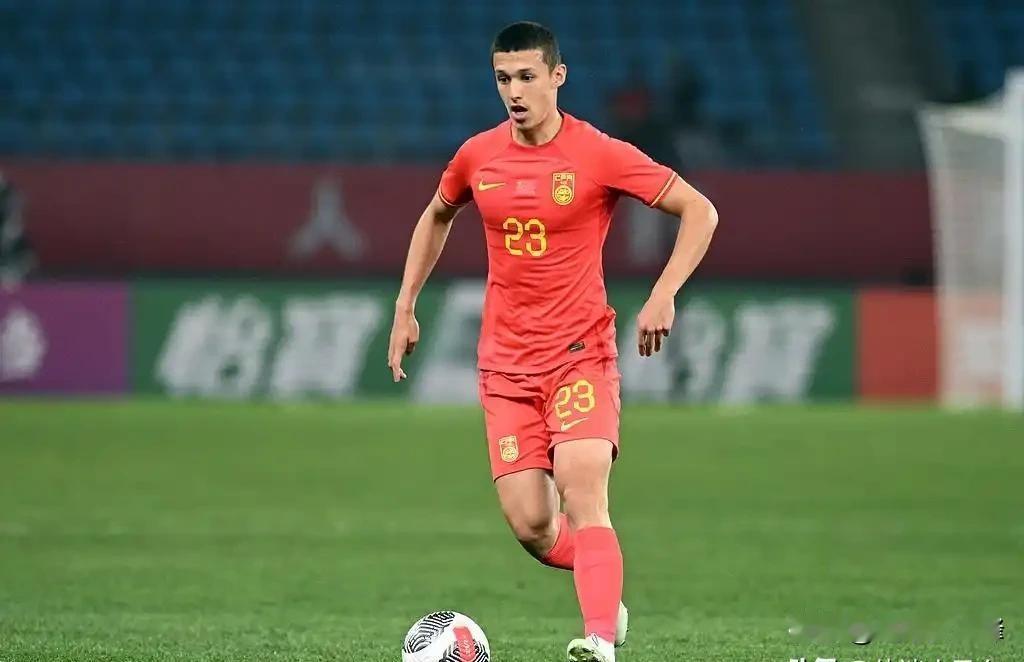 绝杀背后藏王牌！依木兰有望成长为国足第一中场？U23国足险胜塔吉克斯坦，大