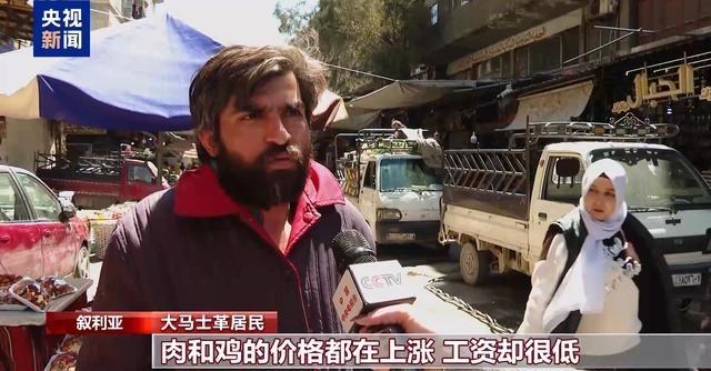 叙利亚民众开始怀念巴沙尔，高举巴沙尔头像走向街头，西方承诺好日子没兑现，坏消息一