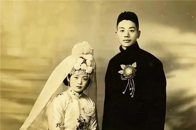 1980年，湖南益阳，作家周扬回乡探亲，顺道去看吴淑媛墓，突然雷雨倾盆，他神色大