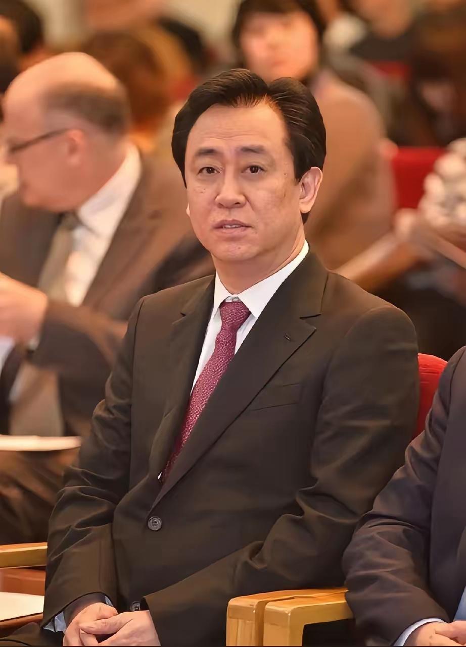 许家印为什么不提前跑路？跑到国外？提前知道抓，肯定跑。跑只能跑国外，不可能跑