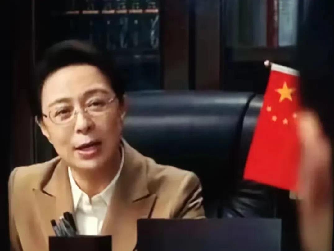 《以法之名》能播放出来真不容易了，说明上面反腐倡廉的决心非常大。堂堂检察官都被