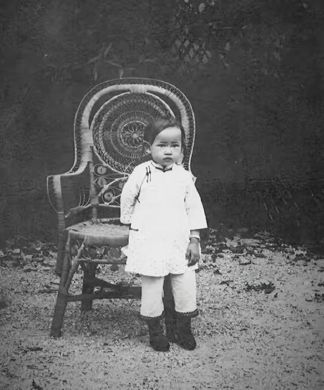 1922年，林徽因的父亲娶了第二太太程桂林，林徽因的母亲对这个未来的竞争对手很紧