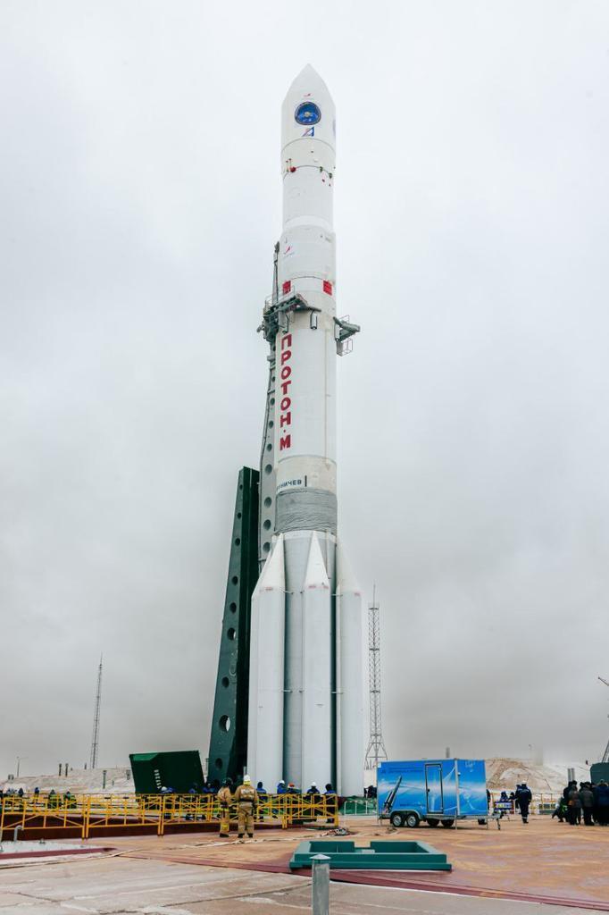 俄罗斯“质子-M号”(毒王)运载火箭已转运至发射工位，计划12月15日发射Ele