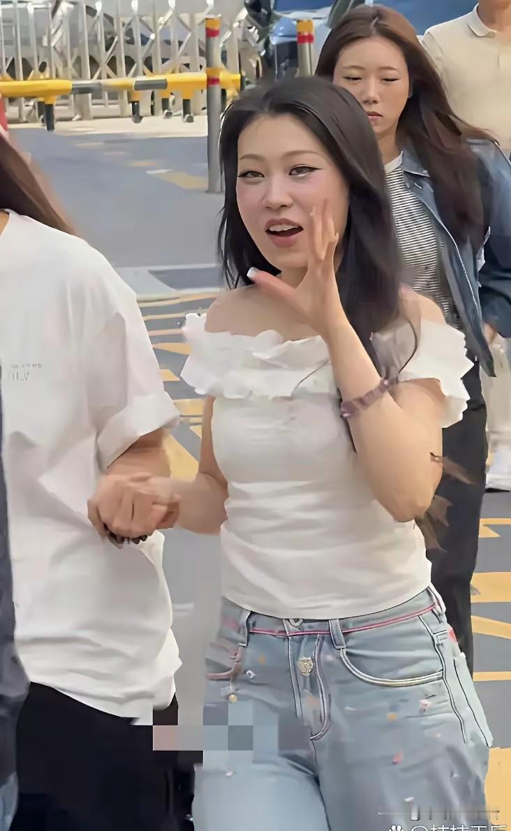 小沈阳女儿也太韩范了，小沈阳给女儿出钱找公司出道，出唱片，也是让沈佳润少走好多弯
