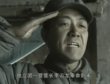 2004年，《亮剑》准备开拍，可是找演员成了老大难！剧组邀请李幼斌出演“李云龙”