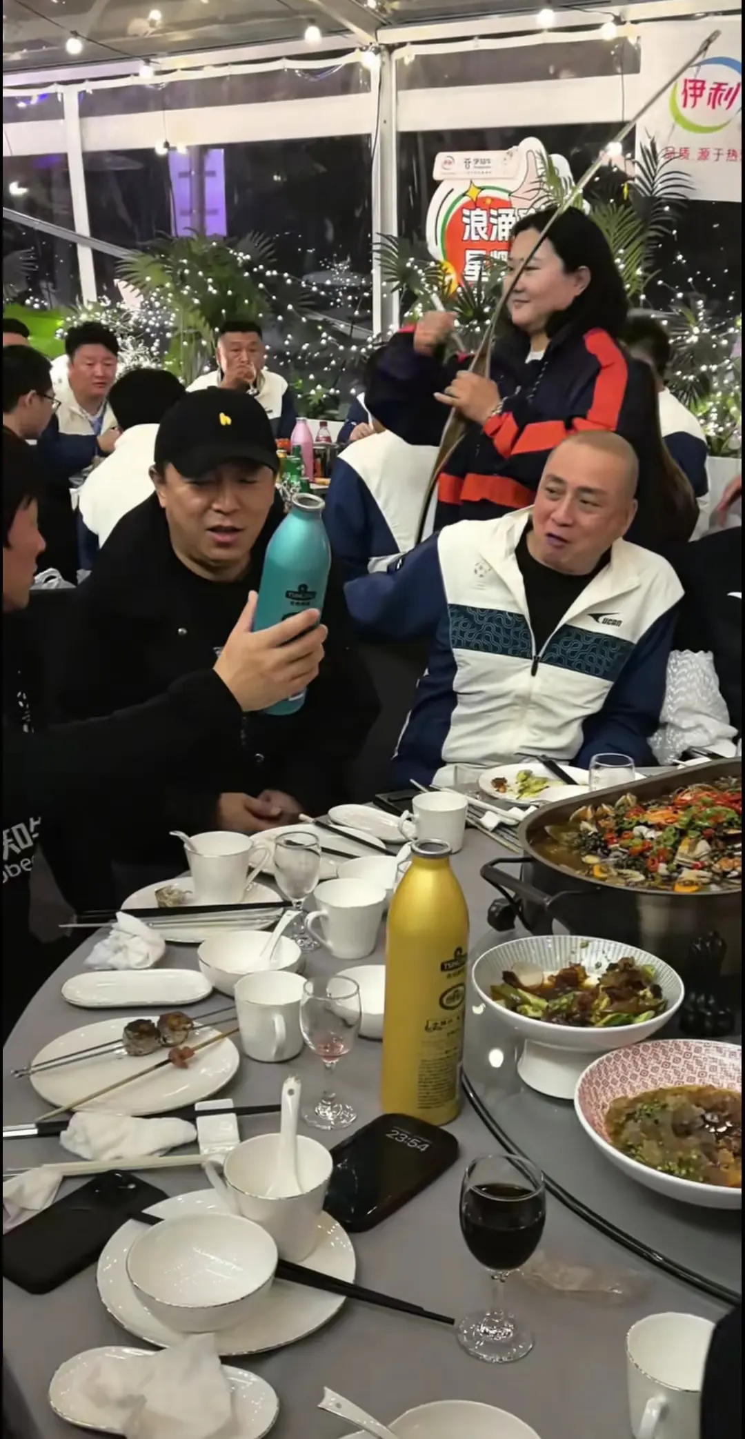 黄渤喝的啥？有人知道吗？