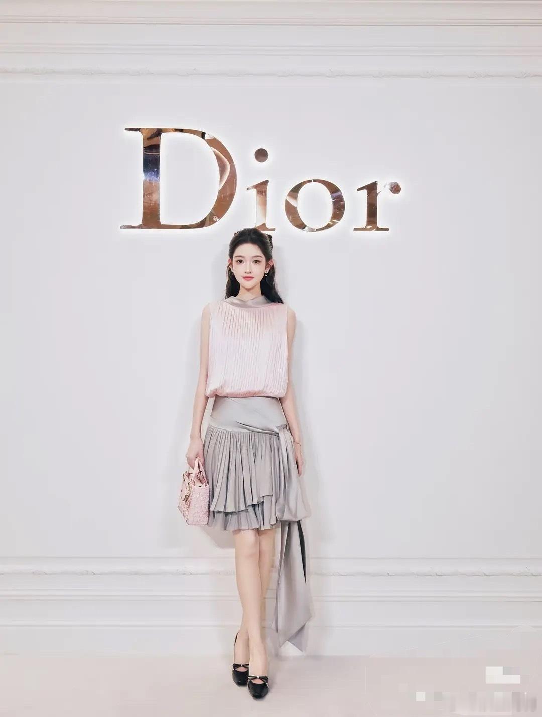 确实感觉她精致了不少