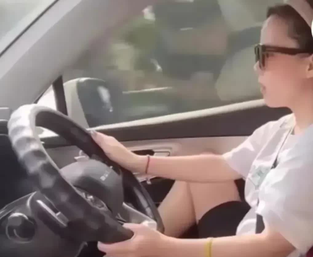 标杆诈捐，霸占许敏的药费和房子，还对自己的老公实行三拒绝，甚至辱骂捐款给她老公治