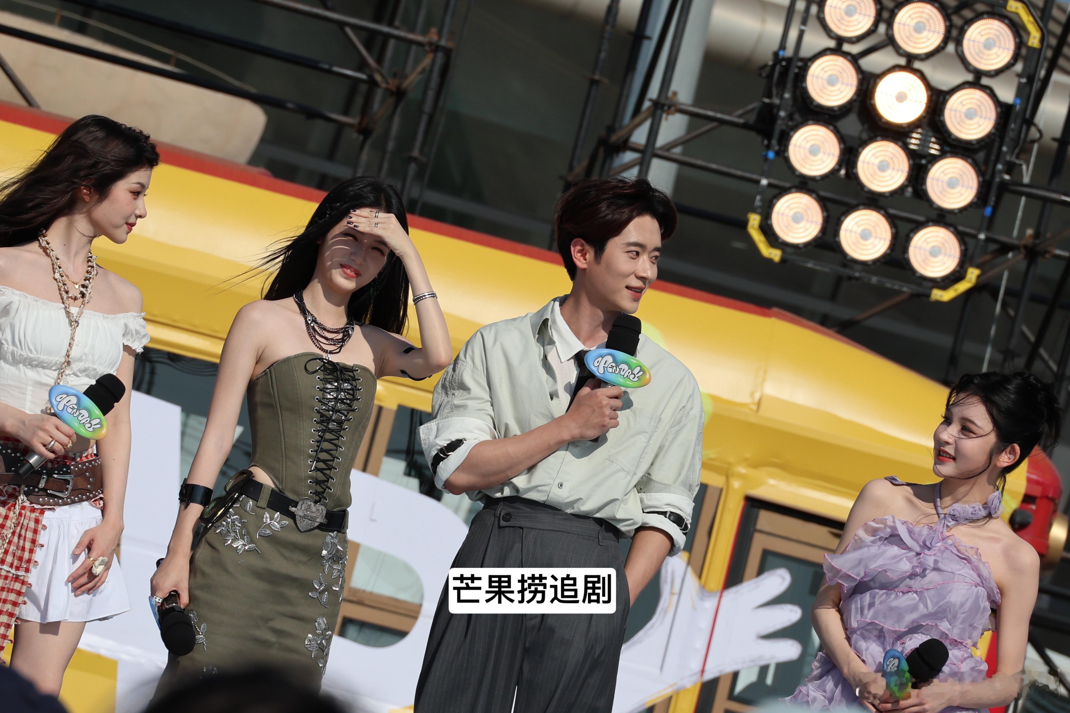 《锦月如歌》今日线下活动，周也、丞磊、张淼怡、姚嘉迪合照生图直出，谁的状态最好？