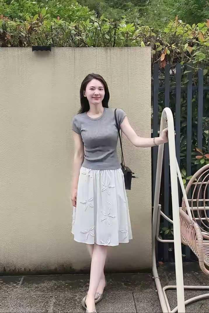 这种颜值的女孩子，如果彩礼要三十万，你会愿意吗？