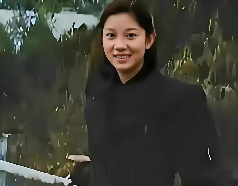 这是刘思齐19岁时的一张照片，也是毛岸英生前最喜欢的一张。1930年，刘思齐刚