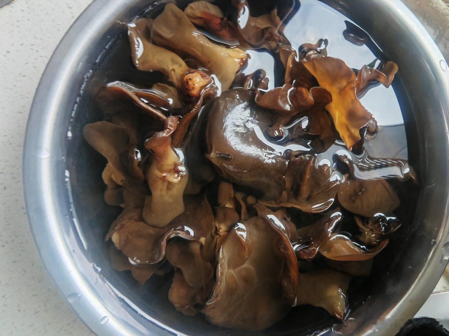 初五吃饺子，韭菜虾仁🍤木耳