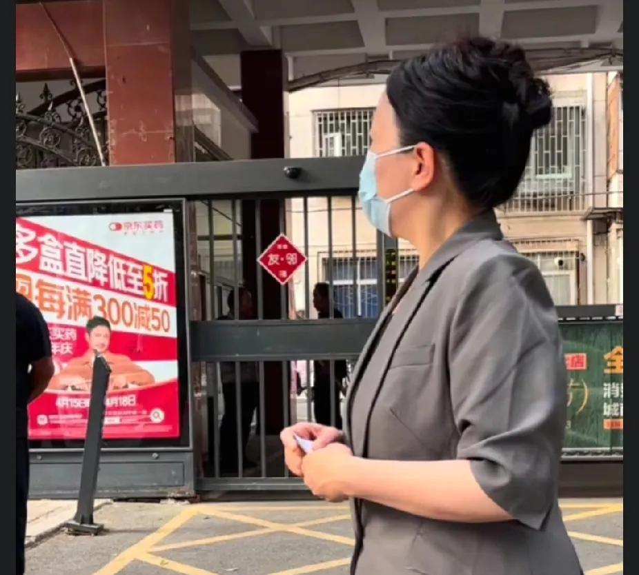 柴桑大姐再次发声，劝诫那些仍在助纣为虐的人：别再跟着他一起胡说八道，伤害这位受害