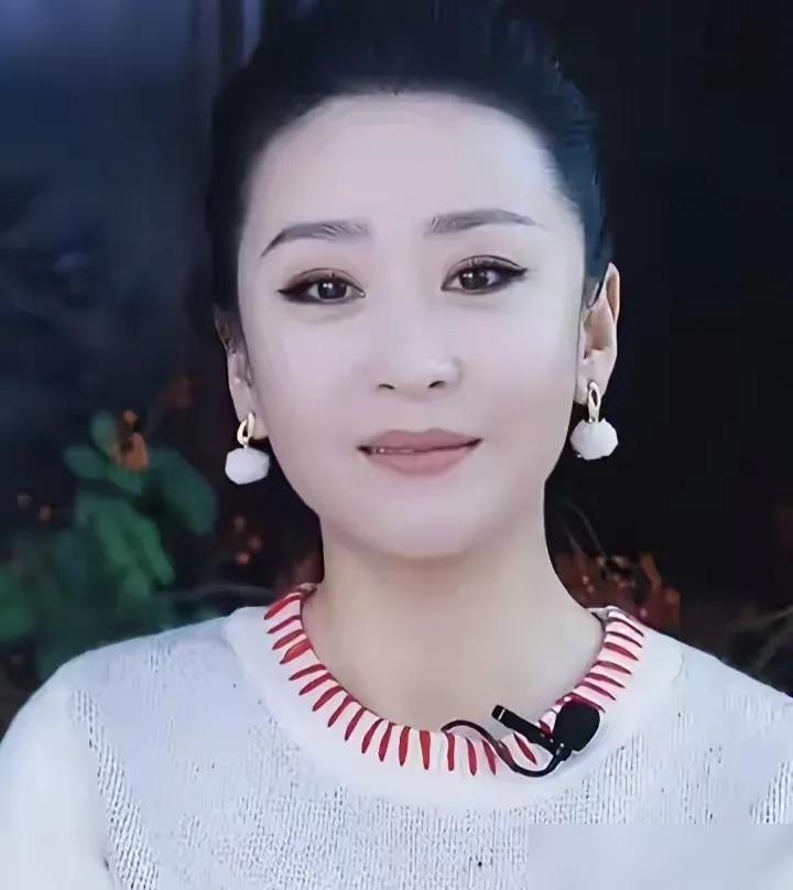 全网都骂她图钱，嫁了个爹。可没人知道，她亲爹心脏病躺在床上，她掏不出救命钱时，那