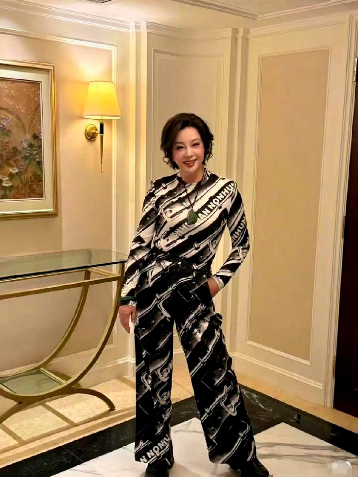 结婚第四天就离家出走！刘晓庆这第一段婚姻，你说绝不绝？对方是总政歌舞团的小提