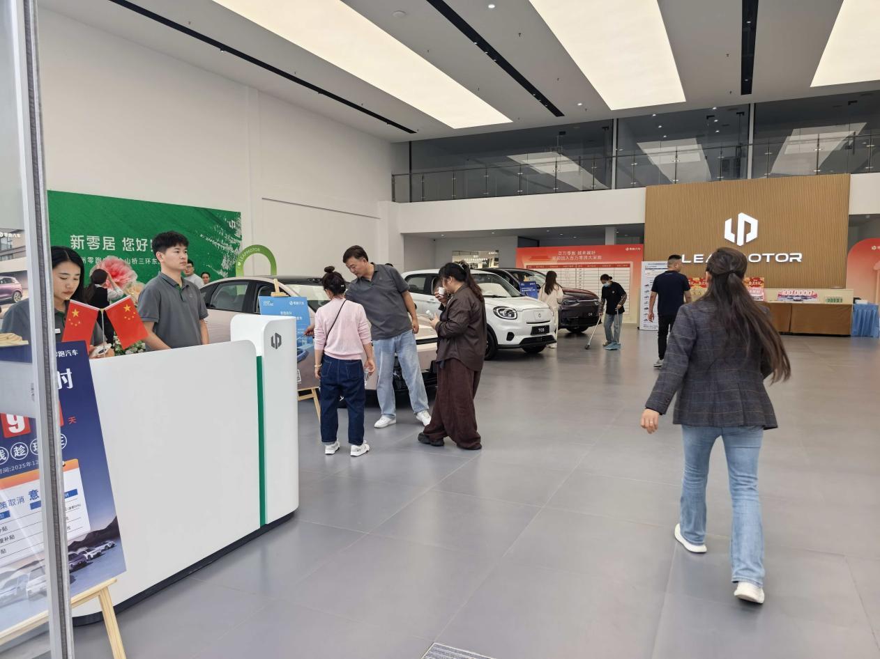 十一假期门店人气火爆，零跑门店堪比“景区”？ 在刚过去的9月，零跑汽车创下交