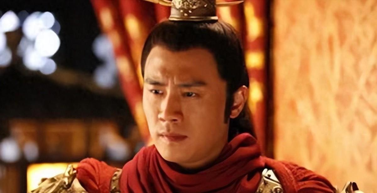 皇帝准备早朝时，太监却提醒：太子已经继位了，你还是不要乱动了吧？公元894年深