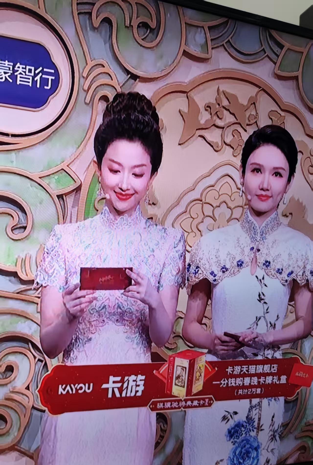 她39岁却被36岁后辈“碾压”？央视春晚，一个女王气场全开，另一个还像个实习生