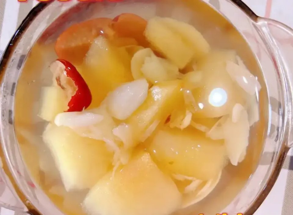 坚持喝陈皮苹果3个月一、不起眼的苹果水，凭什么能补气血？‌苹果煮水看似普通，却是