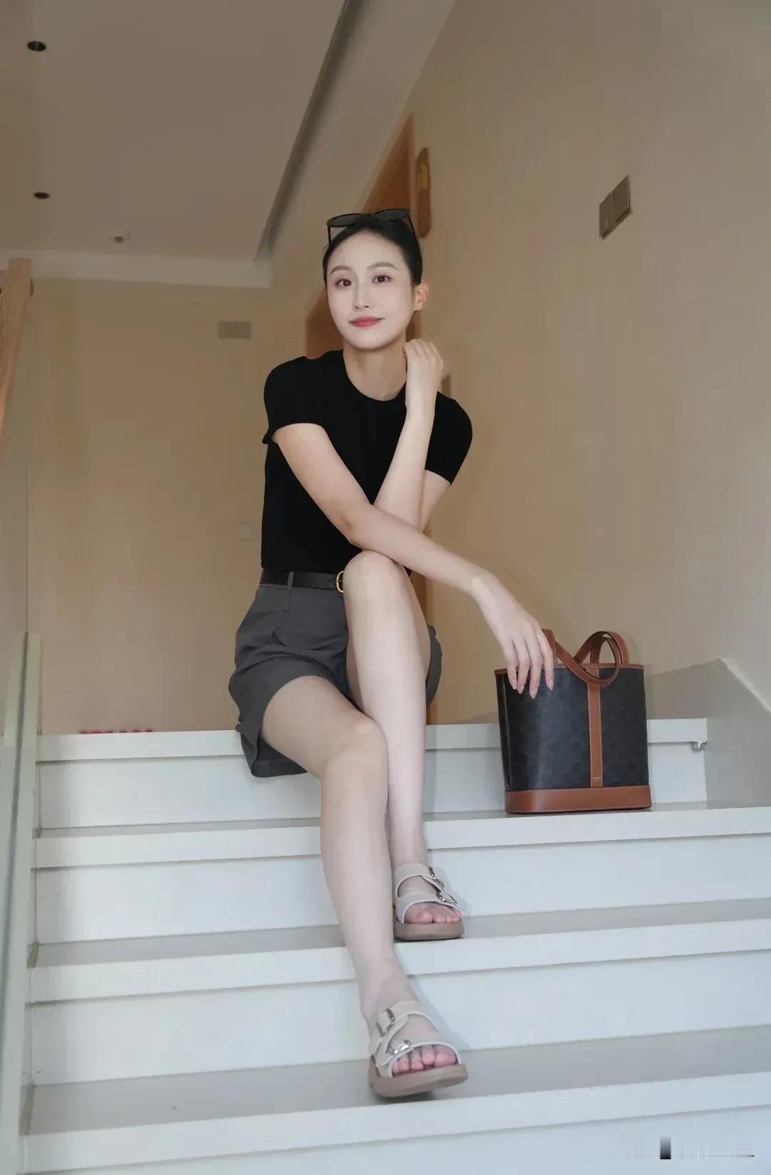 世界拥挤，日子紧凑，偶尔叹息，常感庆幸，也许人生的意义，认真过好每一天