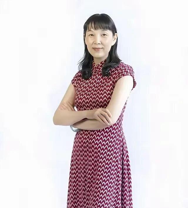 宗庆后布鞋富豪的形象，被自己曾经的外室杜建英，毁于一旦。他没有想到人性会如此贪