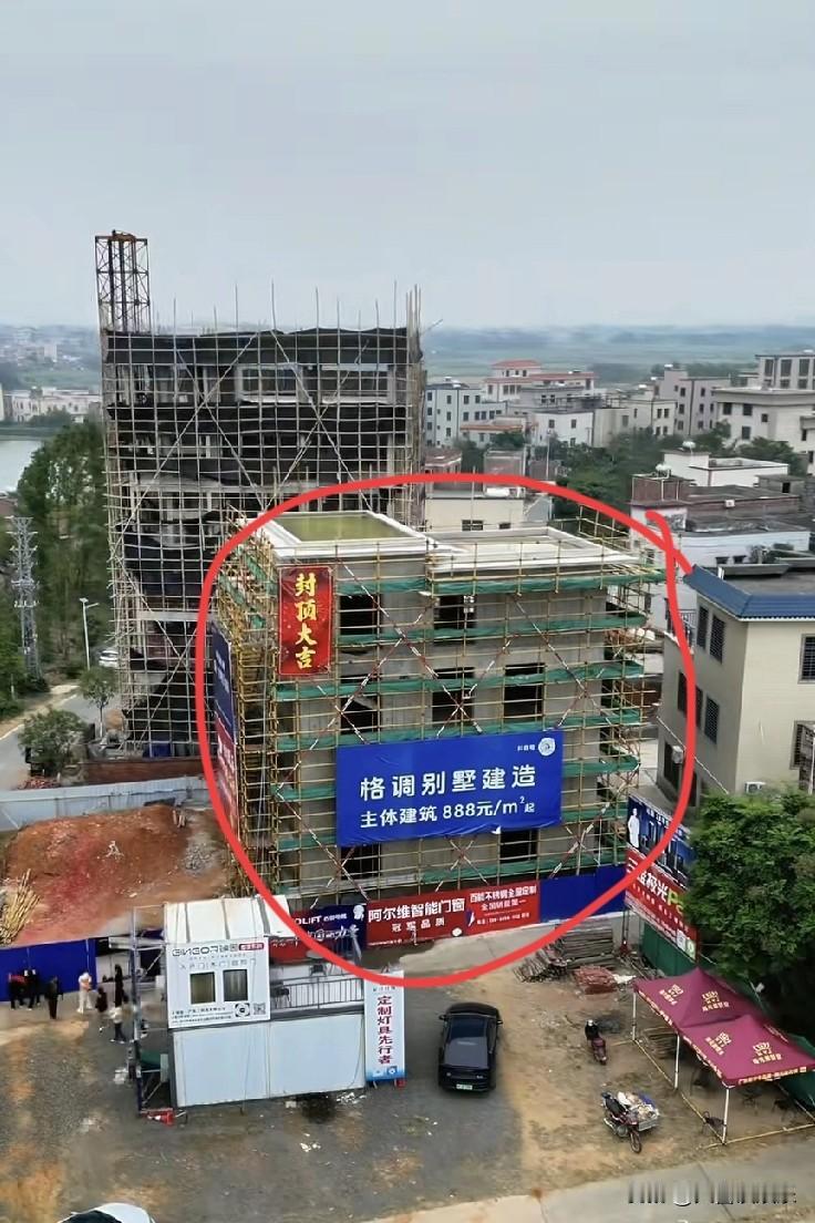 全红婵家别墅，终于露出庐山真面目了。不过，这哪是什么高级别墅啊，就是农村普普