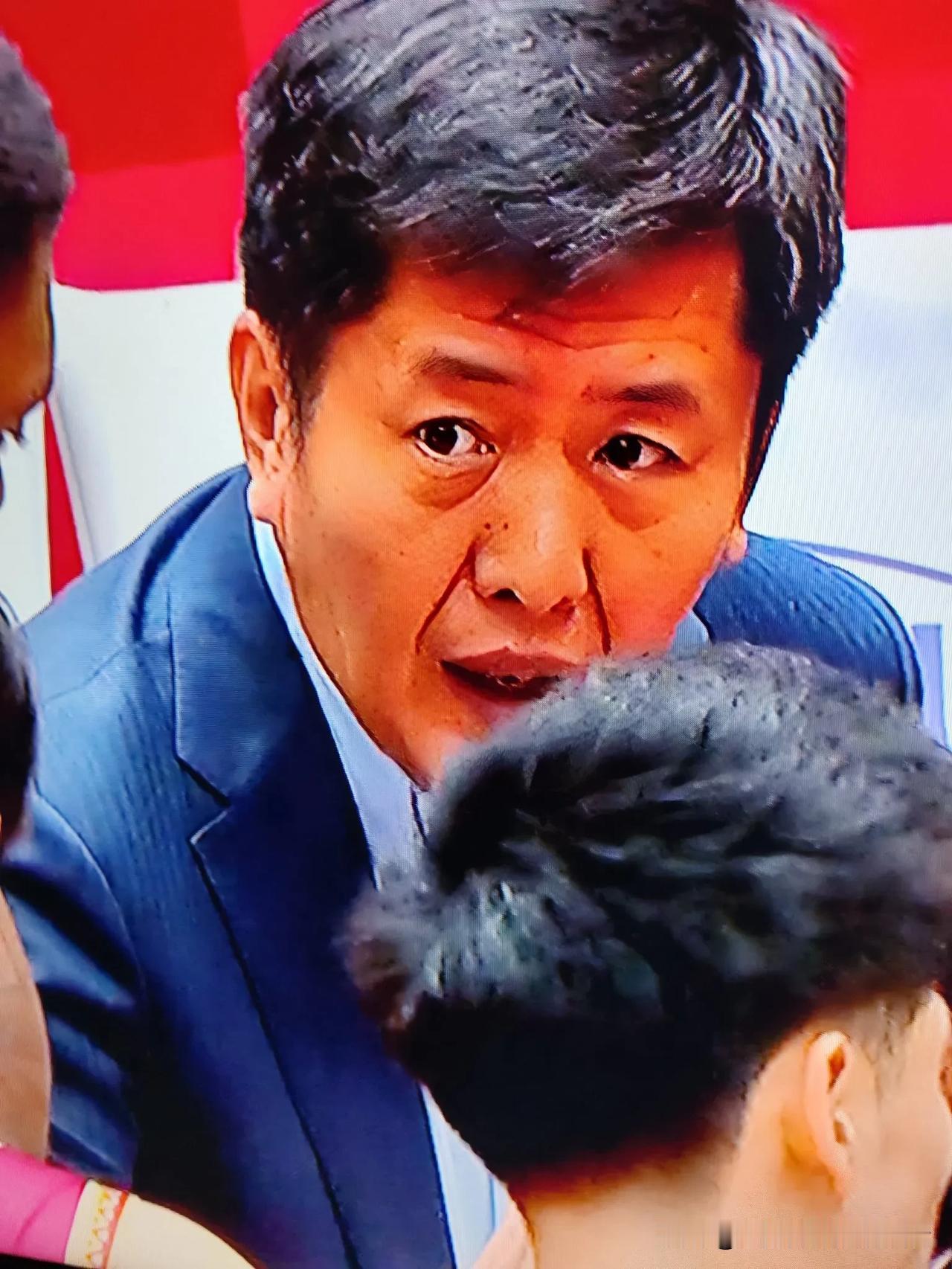 今晚（12月18日）7点35分，CBA第三轮有六场比赛，场场是硬仗，央视将直播山