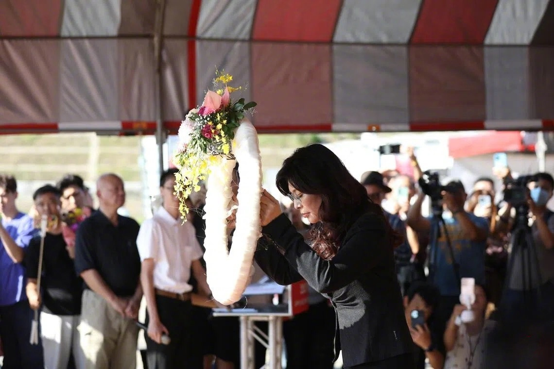 郑丽文周六去了马场町，参加“50年代白色恐怖秋祭慰灵大会”，这是一个非常大胆的行