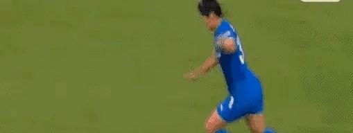 那脚没算，她没吵没闹，只是把0.06秒刻进了教案。FIFA把它记成最遗憾的射门