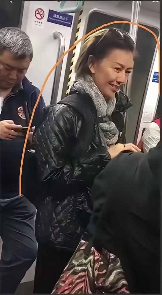 大陆的艺人，为什么那么拽？​​​​​​​​​最近，有人在新加坡旅游乘坐地铁时，