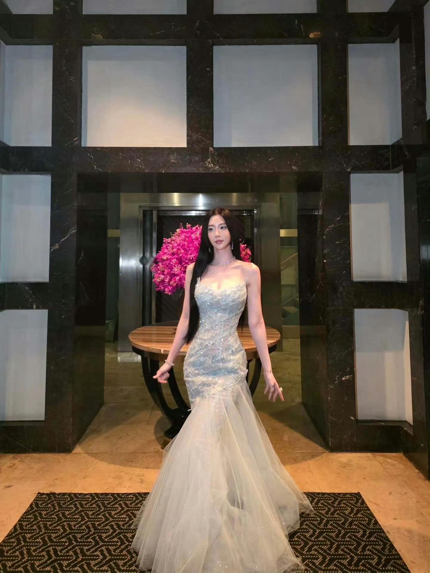 “克拉拉”李成敏选美有活动性感装造[害羞]​​​