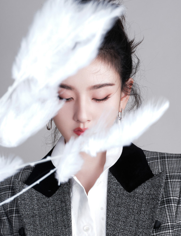 1.宋祖儿的《表妹万福》下半年会抬播。2,白鹿最近迷上养生，特意报了瑜伽课，结果